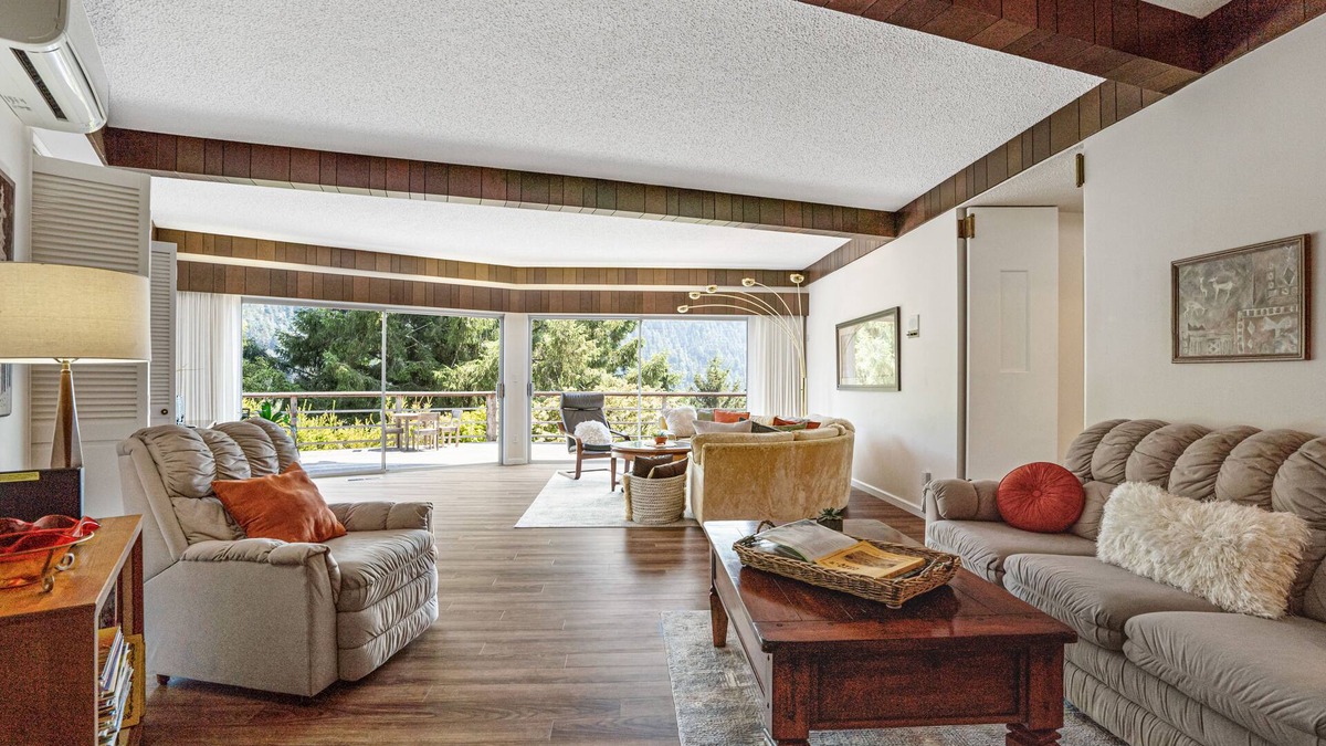Orick House | Set on a hilltop surrounded by Redwood National Park w/views of the Pacific
