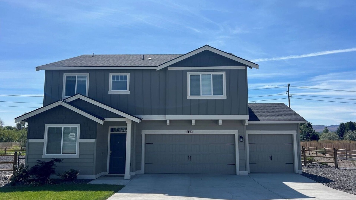 Ellensburg House | Settle In: Modern 4BR with Hot Tub