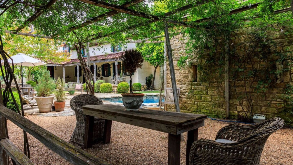 Fredericksburg Cabin | Settler's Crossing Sanctuary! Sleeps 35 | Weddings