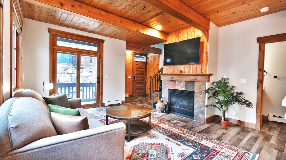 Deer Valley House | Settler's Ridge #7 - On Deer Valley Drive - Easy Walk/Shuttle to Skiing and Main St.