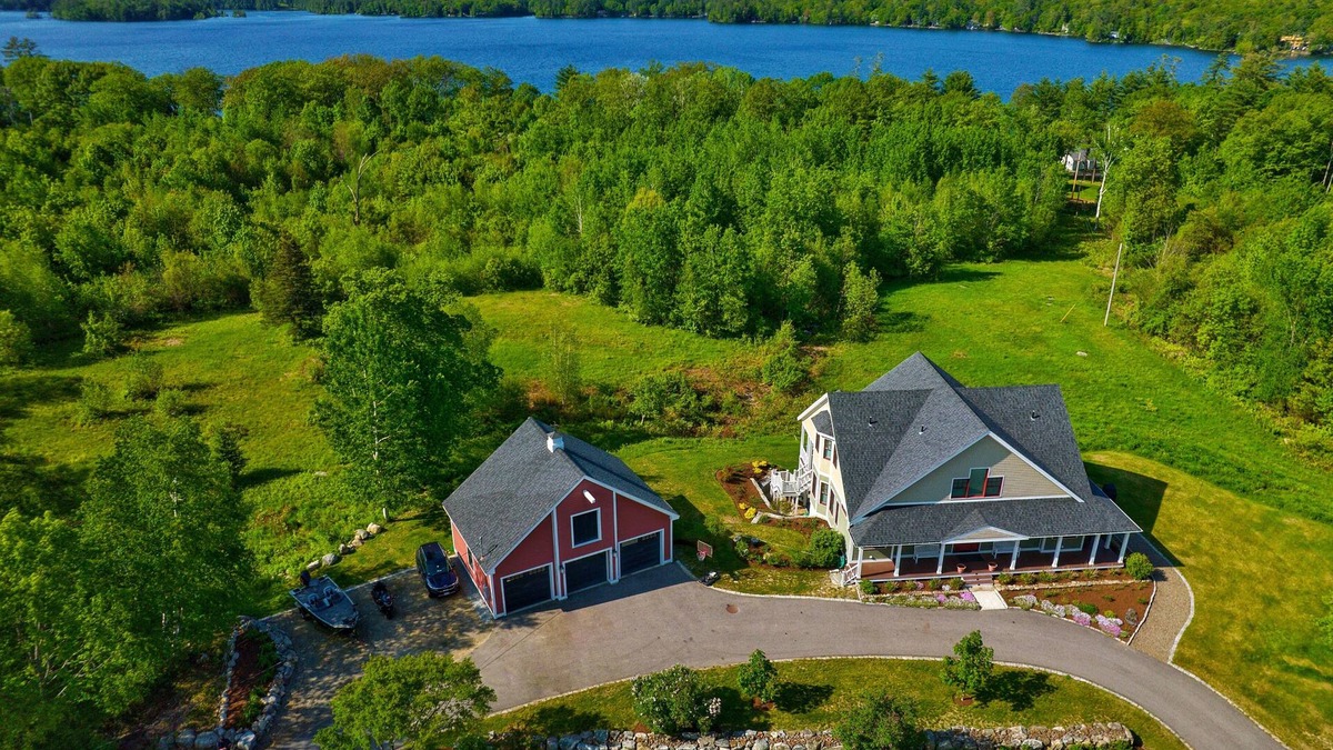 Meredith House | Seven Gables Farm! Gorgeous home near Lake Waukewan!