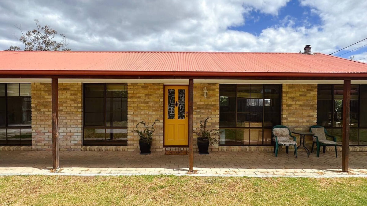 Seven Mile Beach House | Seven Mile Beach House - 5 minutes to the Airport