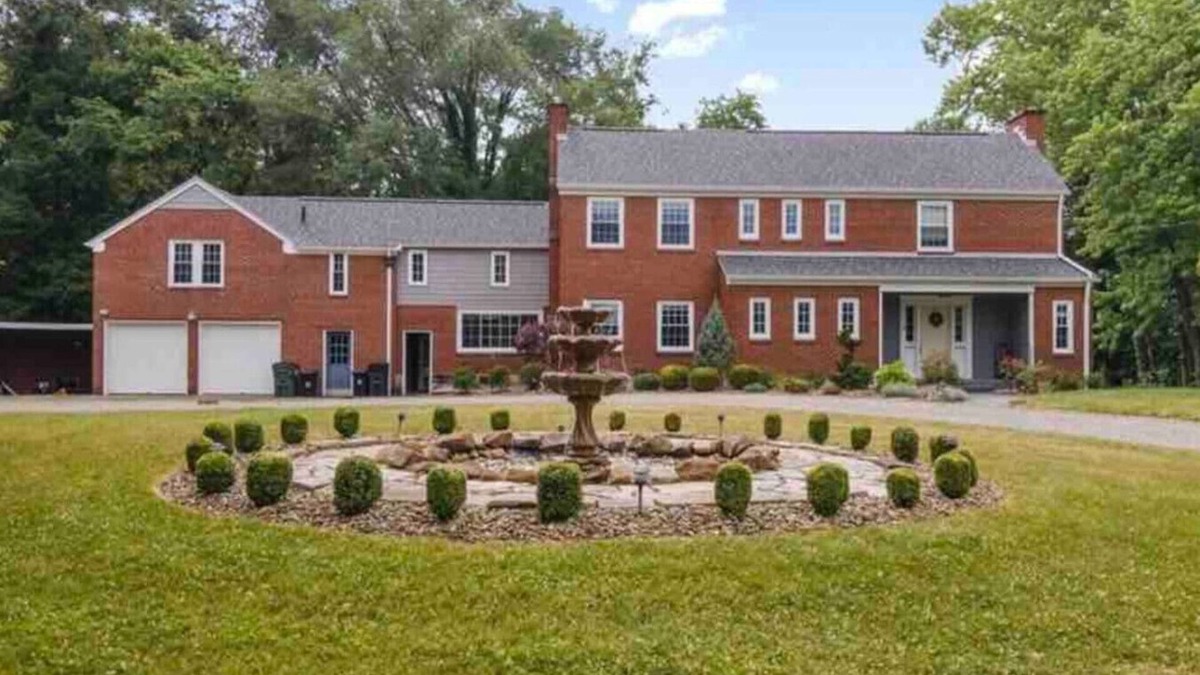 New Philadelphia House | Seven Oaks Estate Ohio