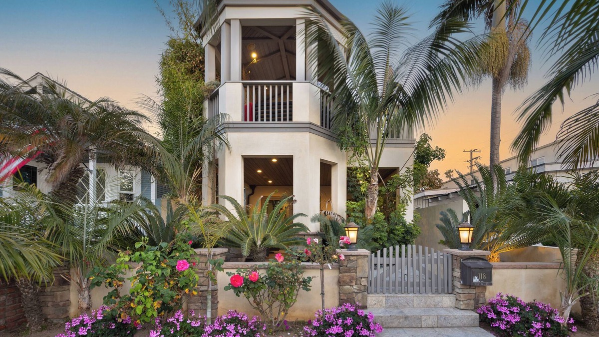 Seal Beach House | Seventh & Shore | Stylish Seal Beach Home w/Elevator, Fireplace + Bold Design