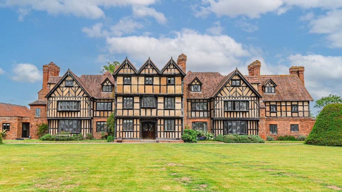 Hanley Castle House | Severn End - 15th Century Manor House