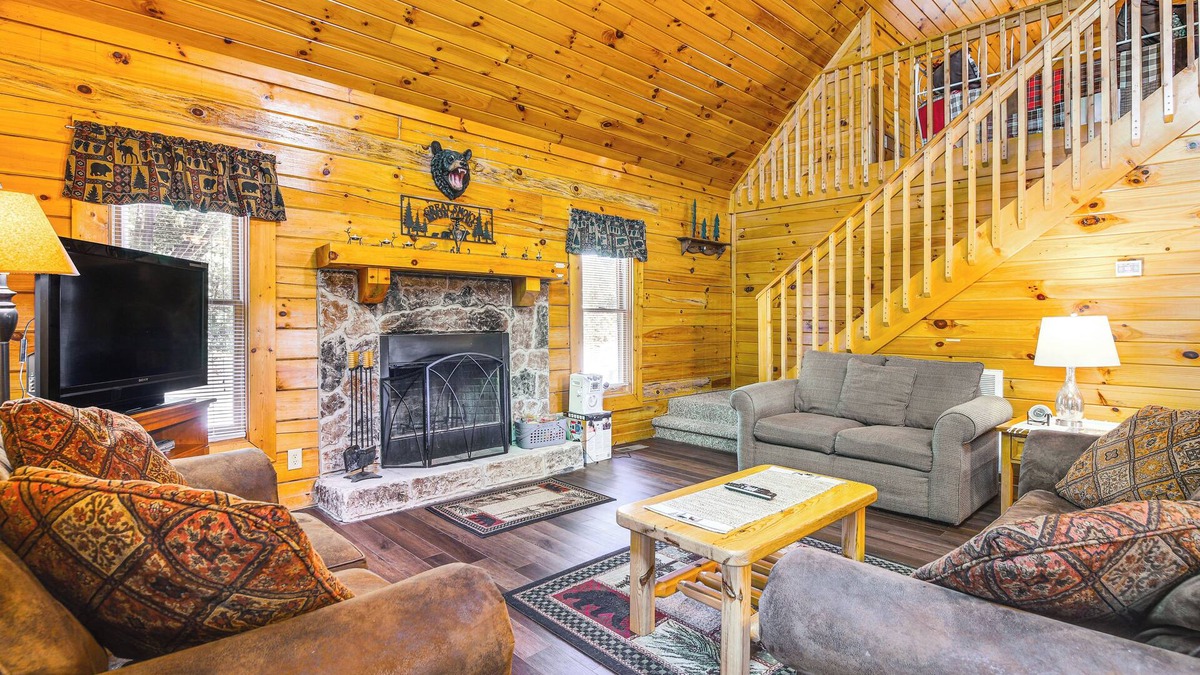 Sevierville Cabin | Sevierville Cabin w/Hot Tub & Deck!