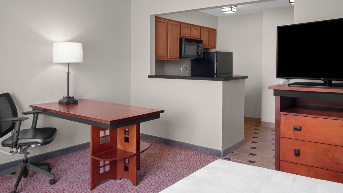 The East Side Hotel | SF Work & Stay – Studio w/Kitchen & Work Desk, Pet-friendly!