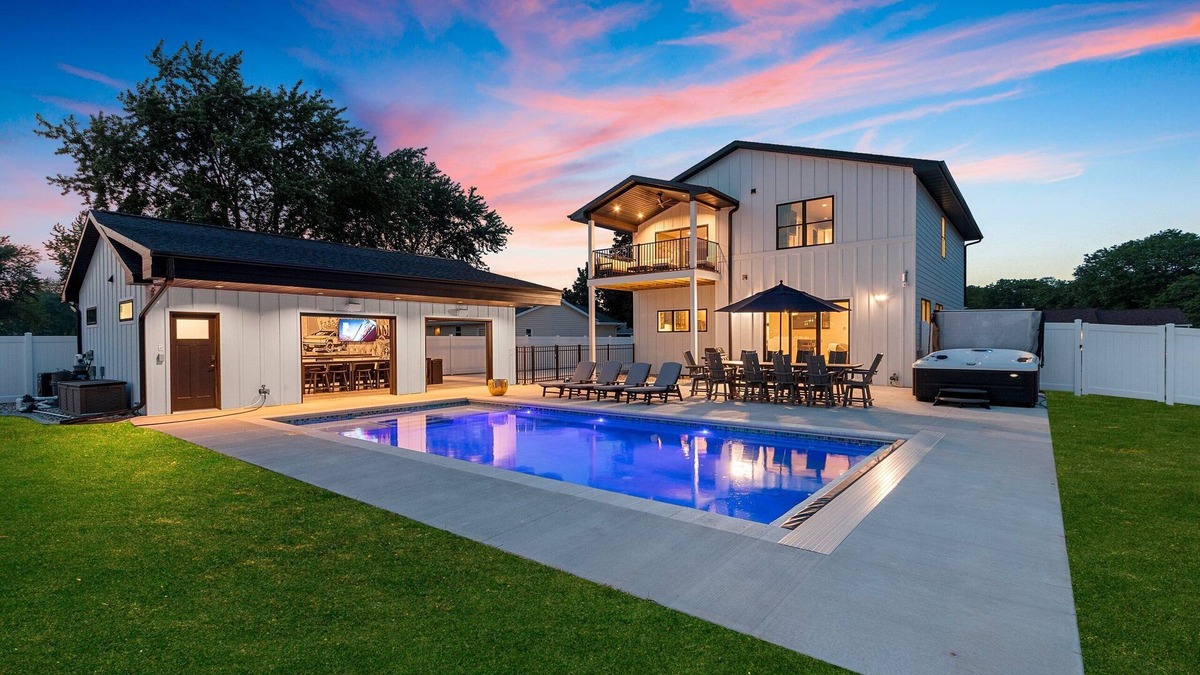 Green Bay House | SGB Penthouse - 7 Bedroom 6 Bath