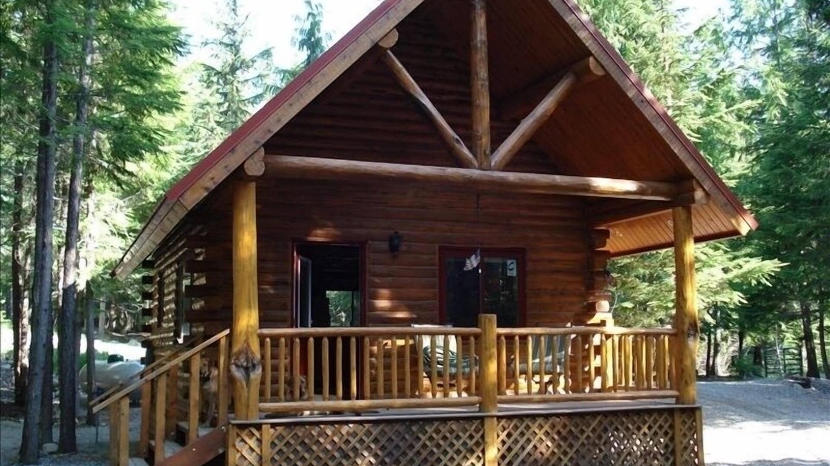 Troy Cabin | Sha Bear Cabin, on the YAAK RIVER~Quiet, Romantic Cabin Sleeps up to 4