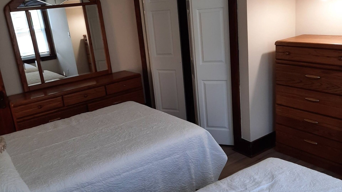 Pittsburgh House | Sha-Ron's Place 2 bedroom home in McKees Rock, Pittsburgh