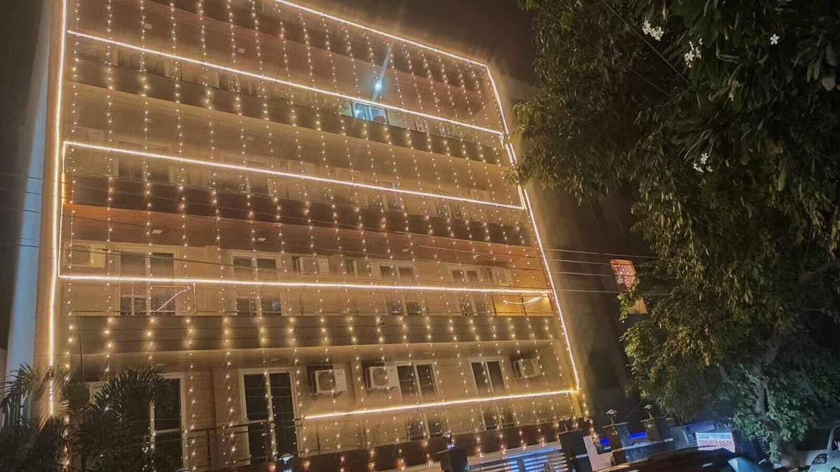 Sushant Lok Hotel | Shaan Stay