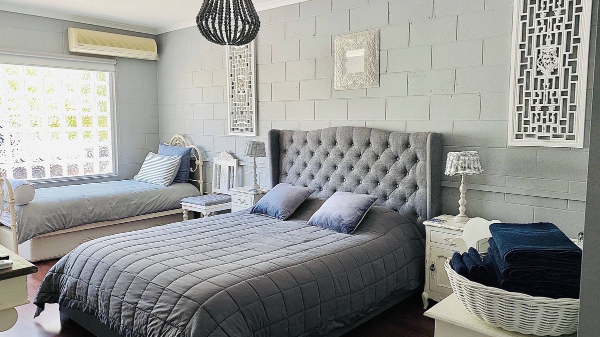 Peregian Beach Apartment | Shabby Chic Studio in quiet leafy Cul-de-sac