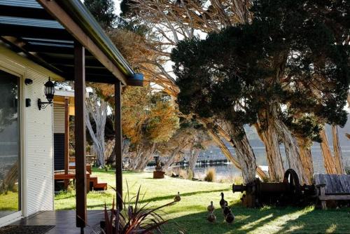 Strahan House | Shack on the Bay - A Lovely Bayside Cabin