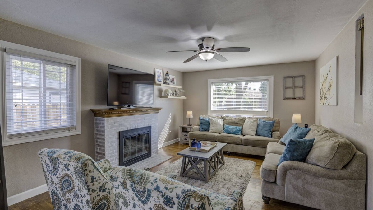 Lodi House | Shades of Blue NEWLY RENOVATED | Lodi Lake | Wine&Roses | Downtown