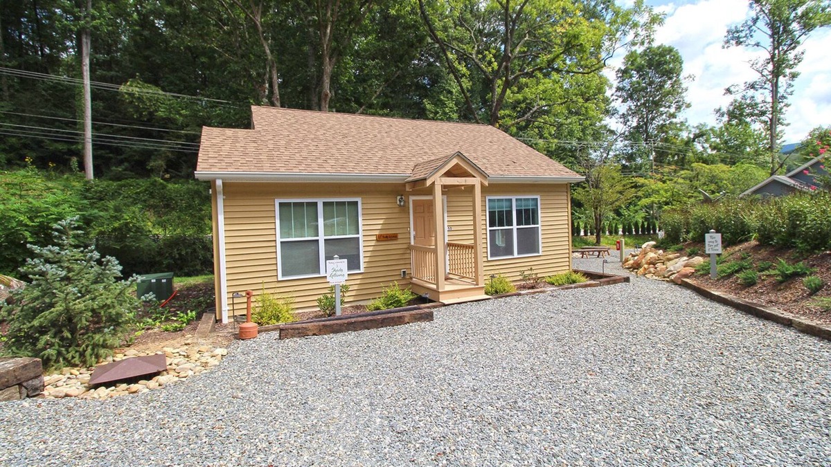 Bryson City Cabin | Shady Getaway- Bryson Village