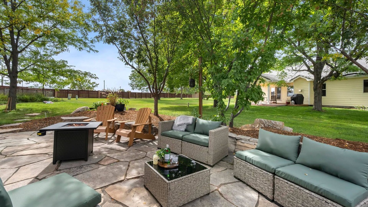 Loveland House | Shady Grove 4 King Beds, Dog Run & Outdoor Fun