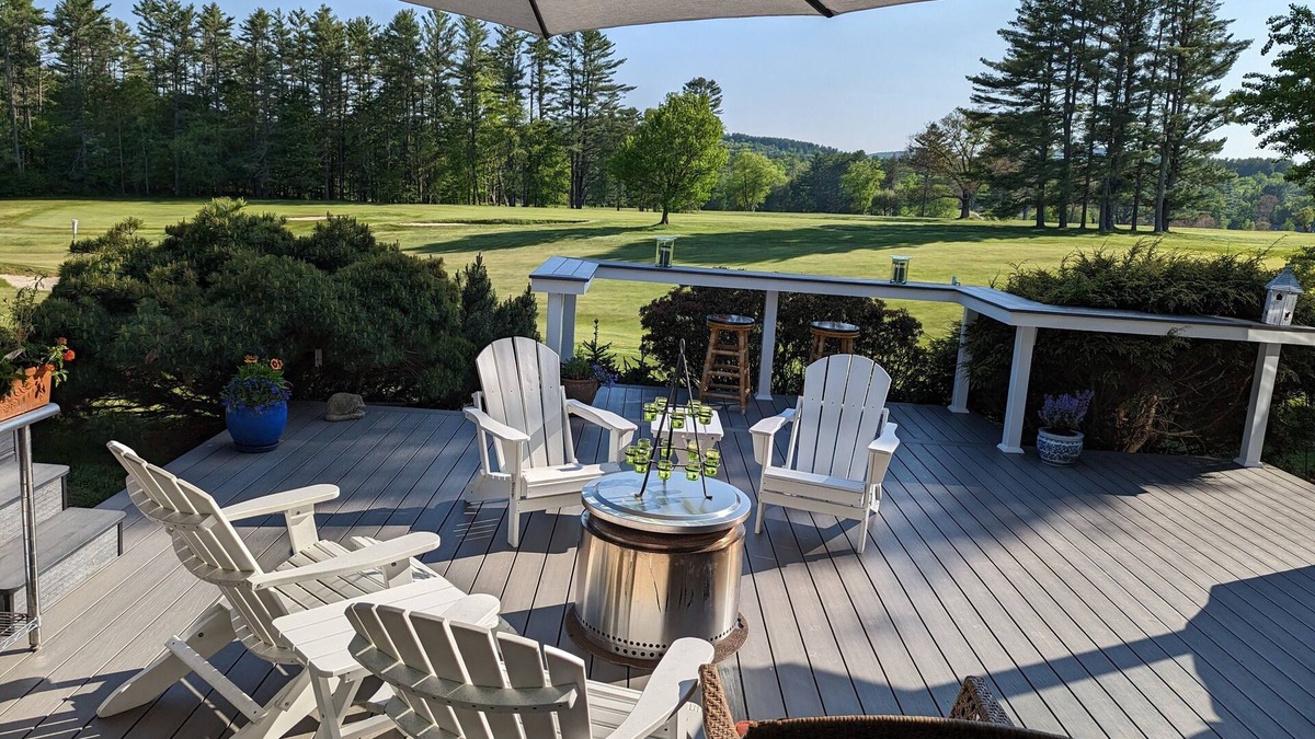 Elkins House | Shaker Bear Guest House- Sleeps 6: 1 King bed, 1 Queen & 2 twins, 2 Full bath's
