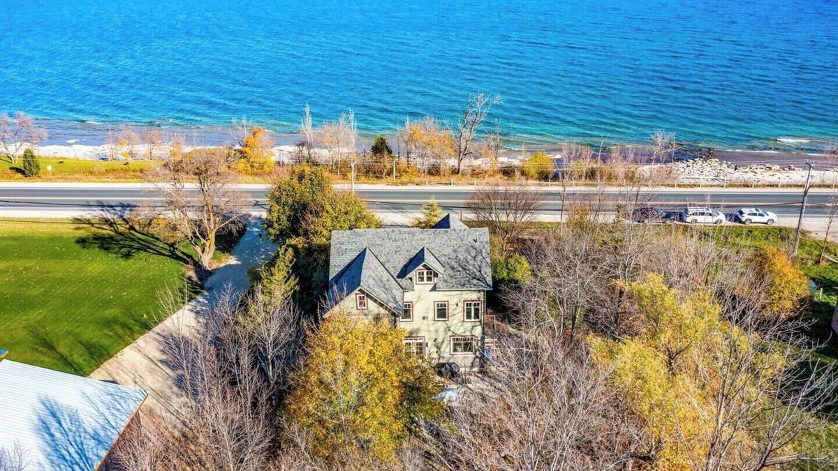 Craigleith Ski Chalet | Shale Beach House - 5 minutes drive to Blue Mountain Village!