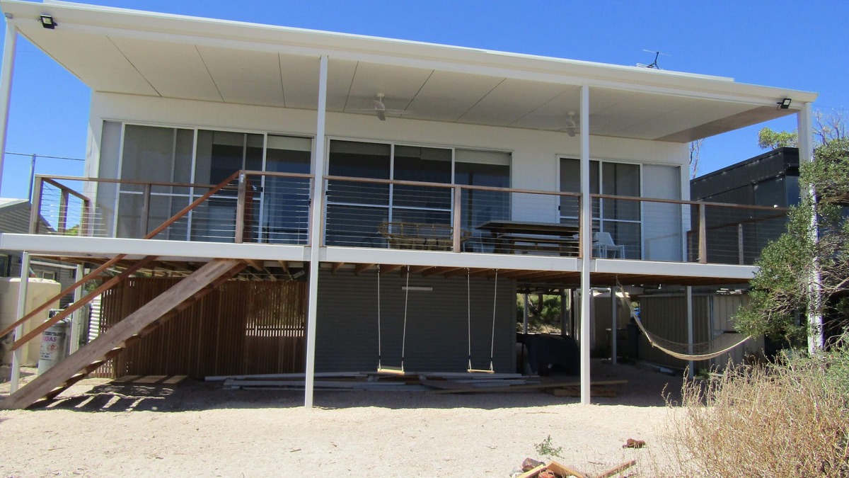Minlacowie House | Shane's Shack - Absolute beachfront! Panoramic sea views! Free WiFi!