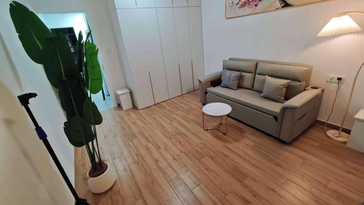 Changning Apartment | Shanghai Gubei flat near line2 with private garden