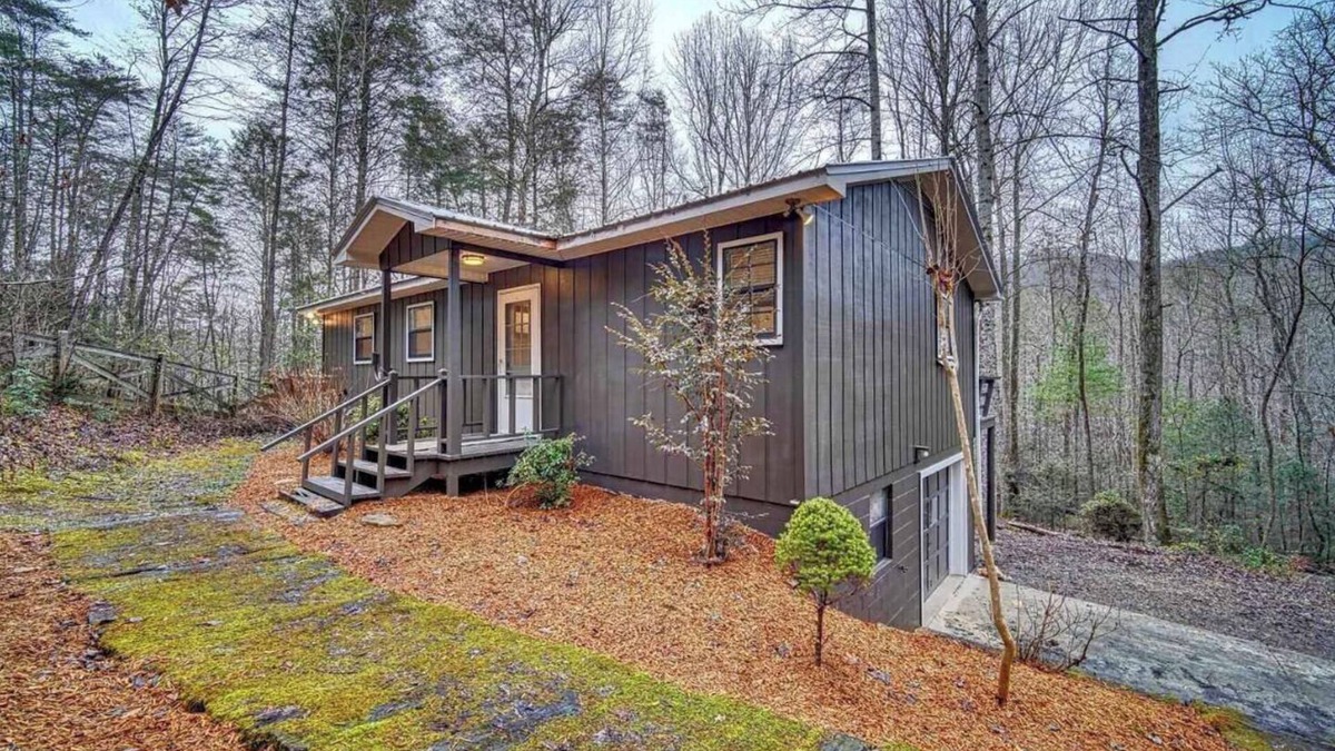 Helen House | Shangri-La Cabin your mountain top Utopia