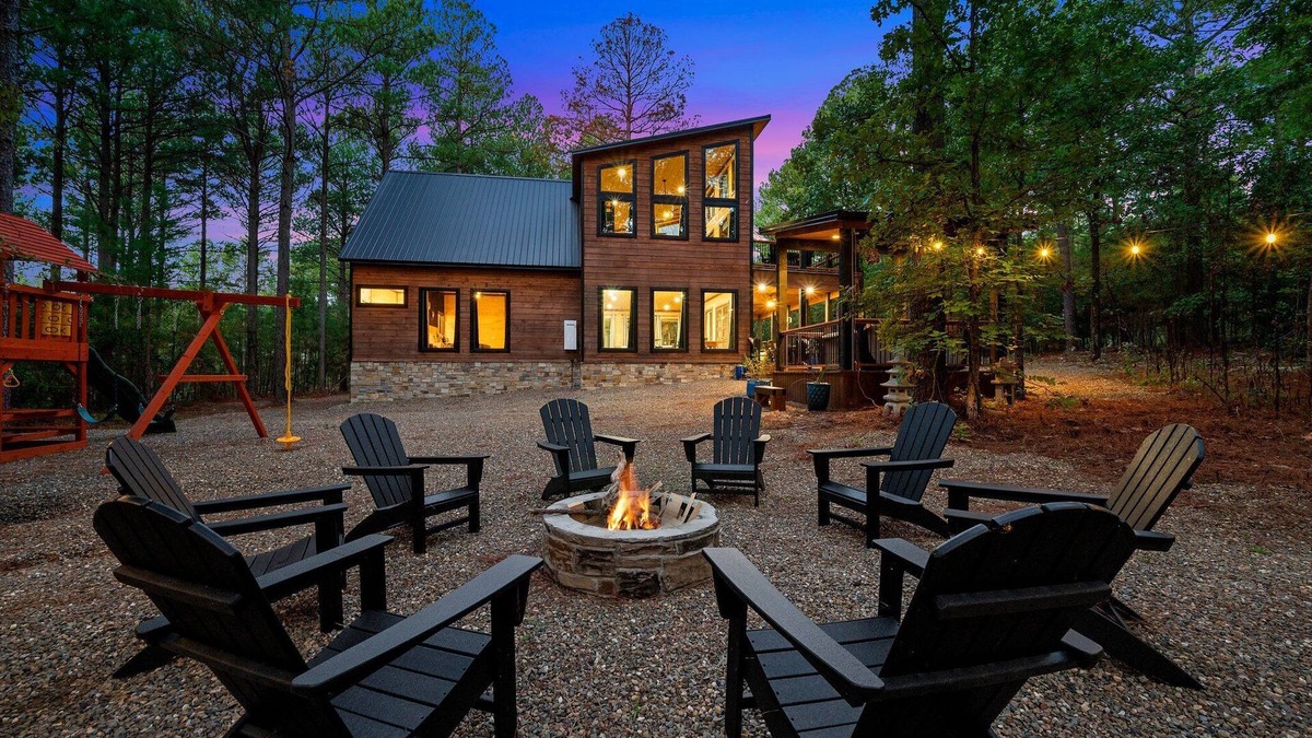 Pickens Cabin | Shangri-La DeeDa,Suffleboard,Foosball,HotTub,Pool Table,Playset