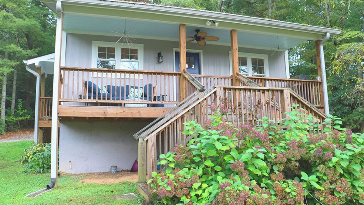 Etowah Cottage | Shangri-La in Etowah: a serene + cheerful cottage near Pisgah & DuPont Forests