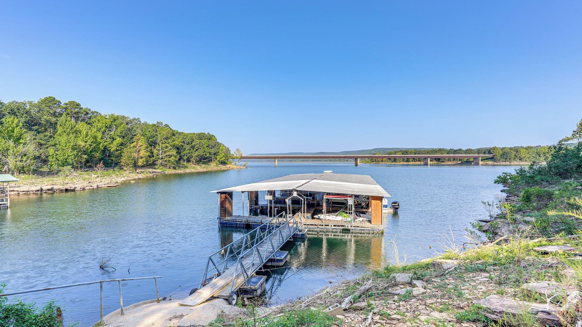 Greers Ferry House | Shared Dock & Yard: Greers Ferry Lake Home!