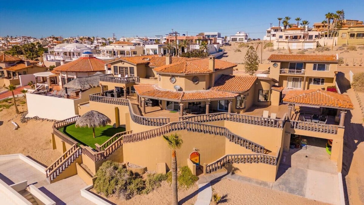 Las Conchas House | Shark House - 8 BR Beachfront