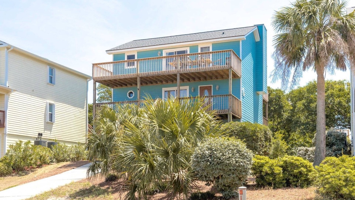Island Oaks House | Shark Shack - Dog Friendly! Quiet Neighborhood with easy beach access!