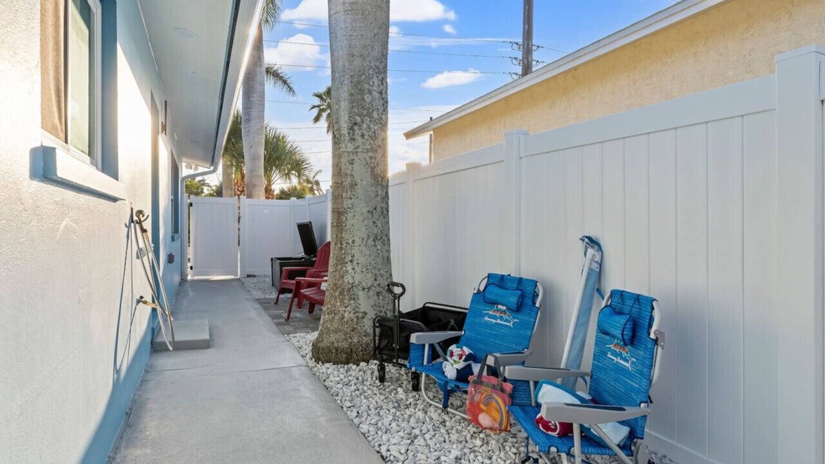 Cocoa Beach Apartment | Shark Tank Cocoa Beach 4 2BR Units 8BR Total Each Sleeps 5 Walk to Beach