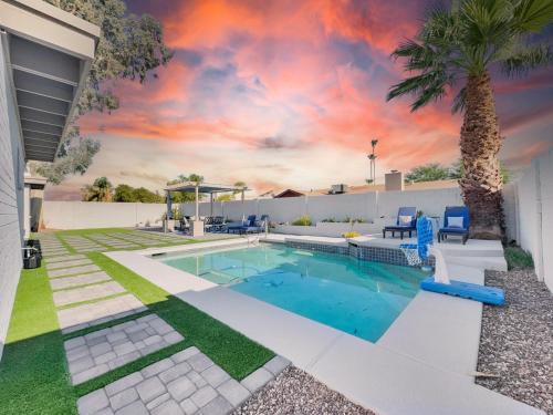 North Mountain House | Sharon Phoenix