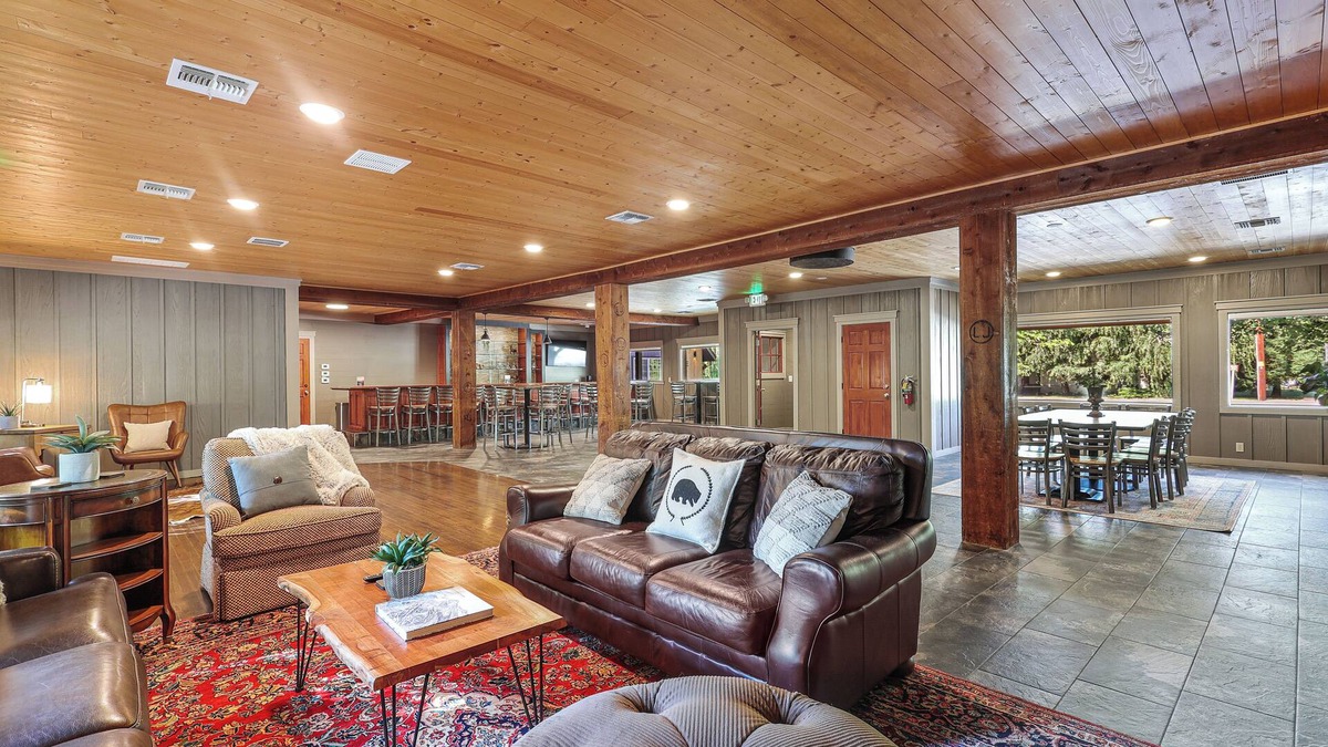 McCloud Cabin | Shasta View Lodge - Cedar Cabin