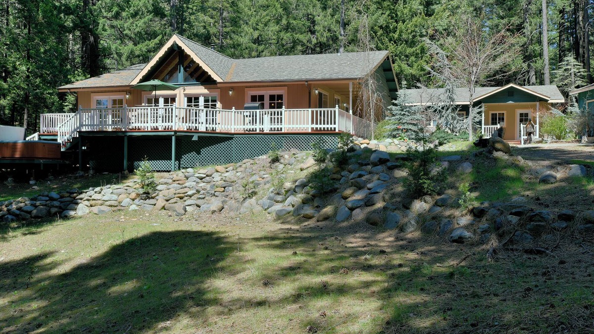 Mount Shasta House | Shasta Woodlands Beautiful home in the high timber