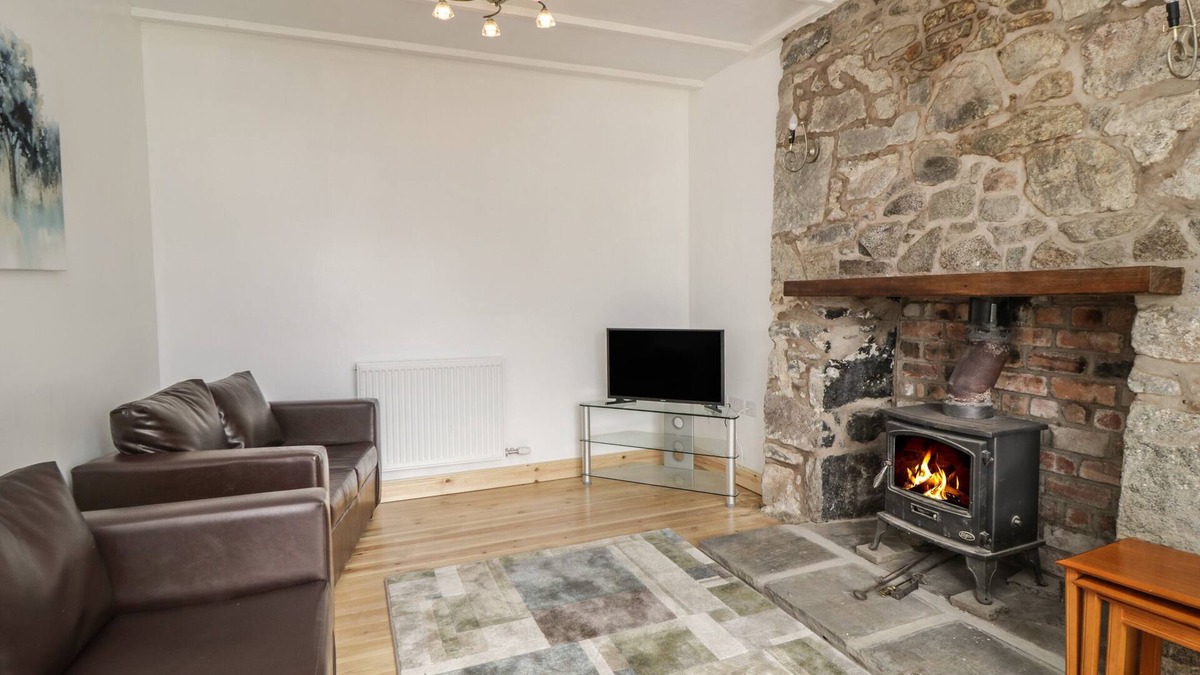 Bankend Cottage | SHAW COTTAGE, pet friendly, character holiday cottage in New Abbey