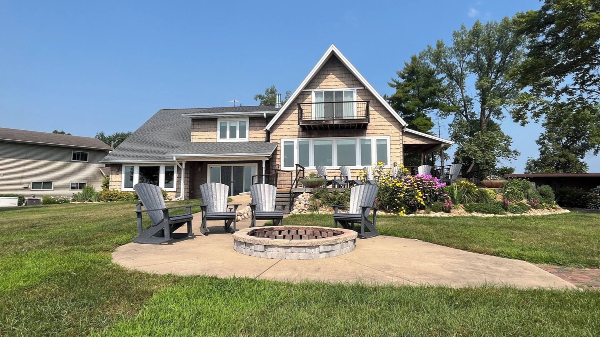 Shawano House | Shawano Lake House on The Point