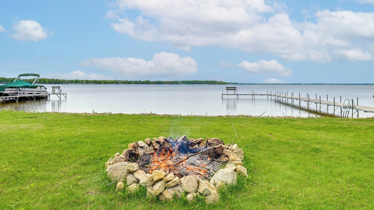 Krakow House | Shawano Lake House w/Boat Dock, Kayaks, & Grill!