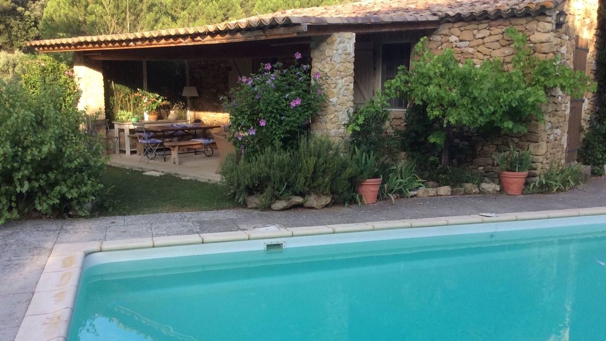 Lauris House | SHEEP IN THE REGIONAL PARK LUBERON