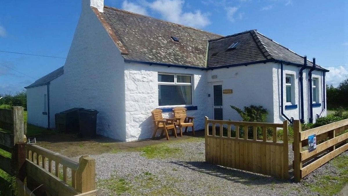 Sandyhills Cottage | Shelduck Cottage - a cottage that sleeps 4 guests in 2 bedrooms