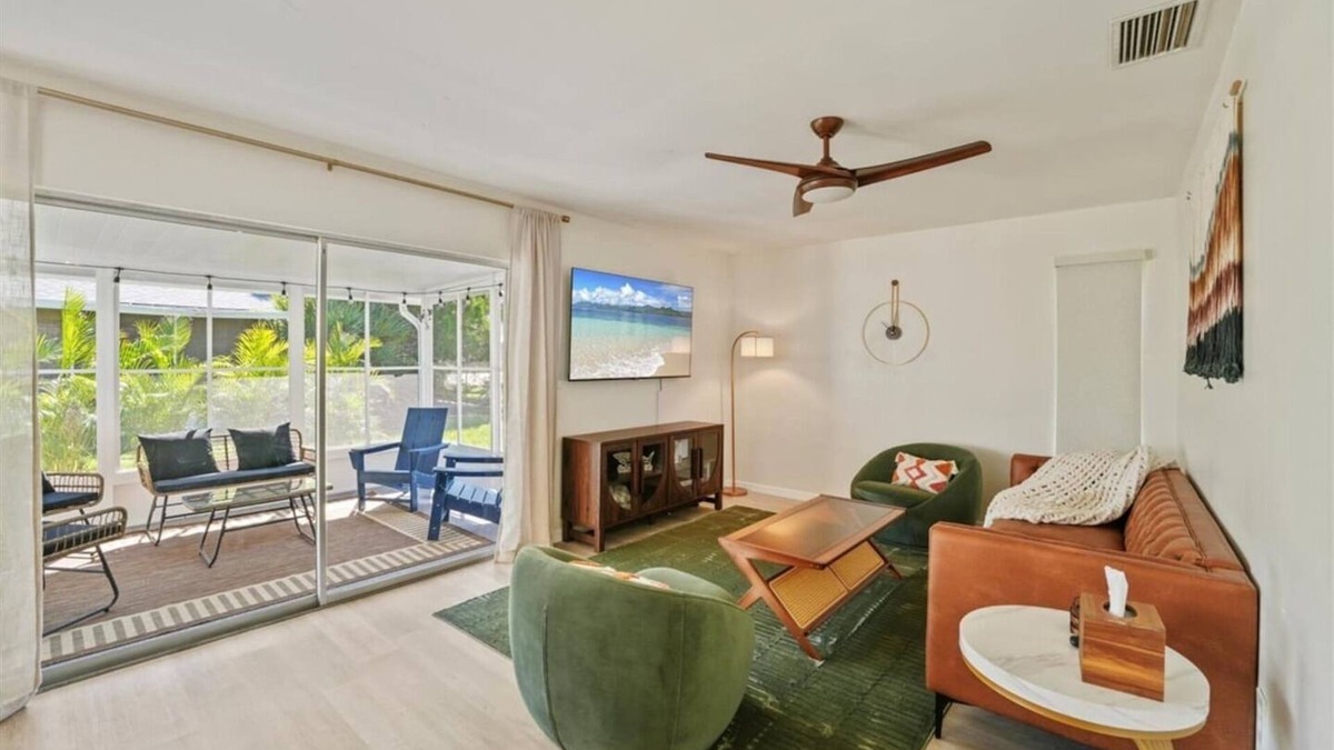 Venice Apartment | SHELL-HAUS | Venice Beach House | 5-min to Gulf