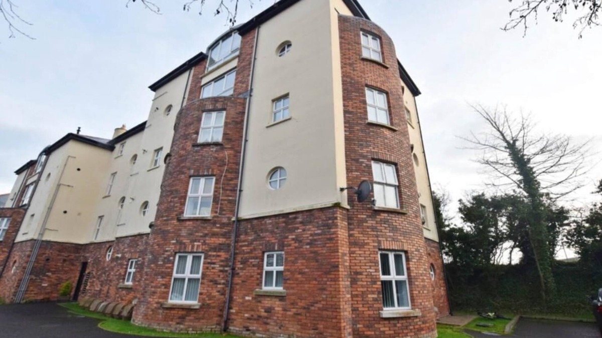 Coleraine Apartment | Shell Hill 3-Bed Apt, Sleeps 6, 15 mins to Beach