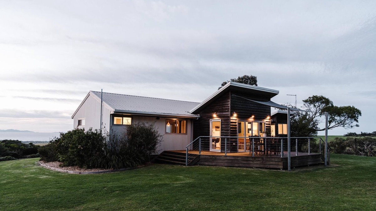 Tarwin Lower House | Shellback: Panoramic Ocean Views. Fast internet. Views of Wilsons Prom.