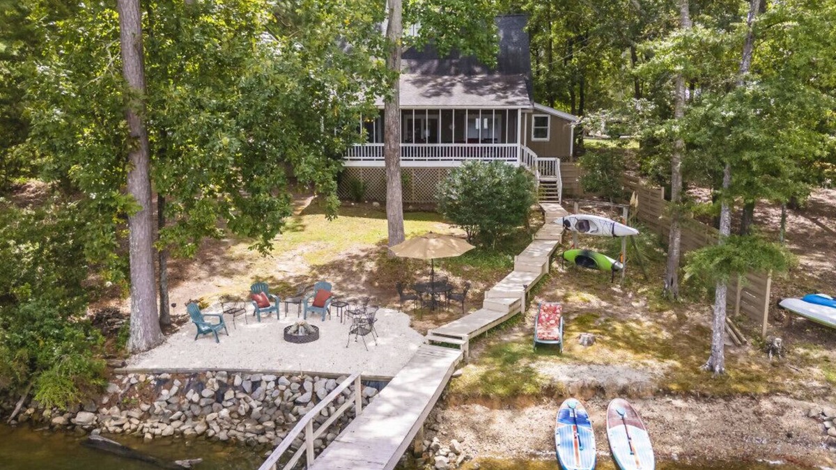 Leesville House | Shellcracker - Dock, SUPs, Firepit, Games and more