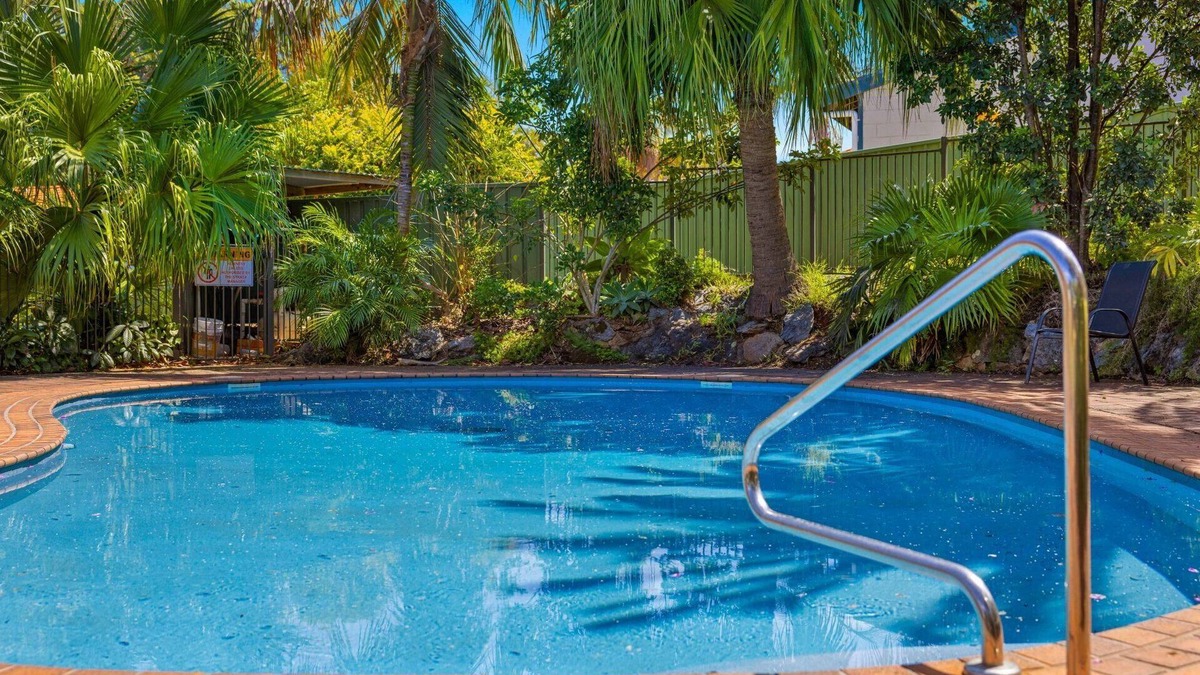 Port Macquarie Apartment | Shelly Cove Apartment 12 - aircon, pool, beach across road