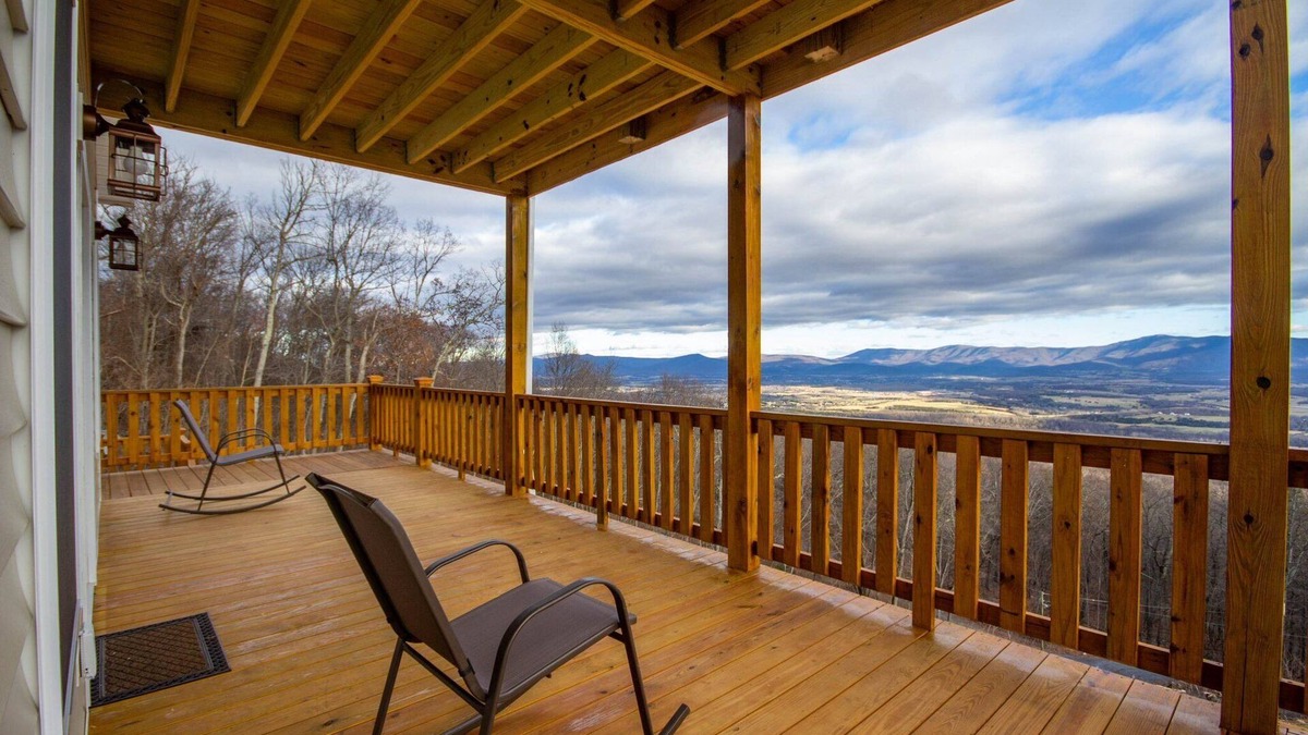 Luray Cabin | Shenandoah Manor - Pet friendly lodge with a hot tub and amazing views!