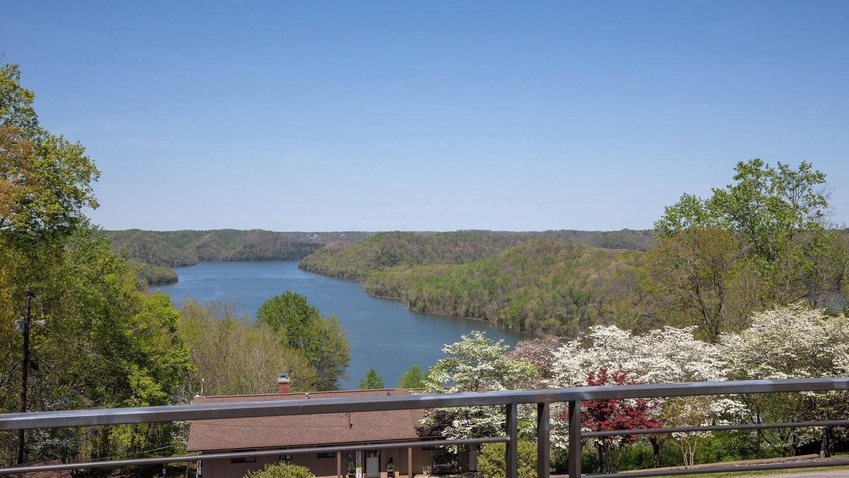 Smithville House | Shenandoah Retreat -lake view ,hot tub ,gas fire place ,ping pong, gas fire pit