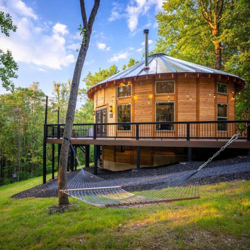 Stanley Villa | Shenandoah Yurt: Hot Tub~Wood Stove~WiFi~EVcharger