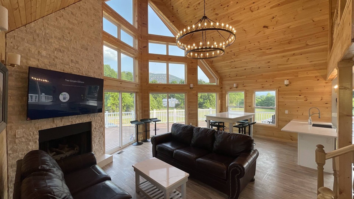 Luray Ski Chalet | Shenondoah Apex -Luxury Cabin Swimming Pool & Spa - Pool Open!