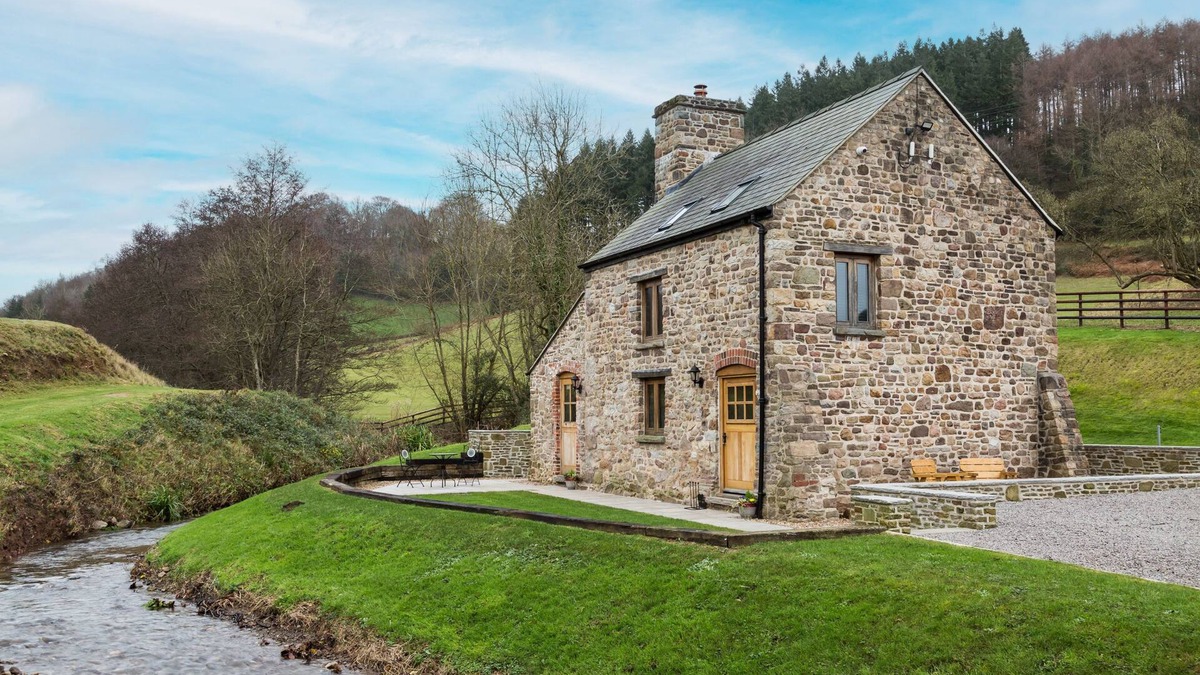 Usk Cottage | Shepherd's Cottage - a beautiful cottage sleeping 2 guests