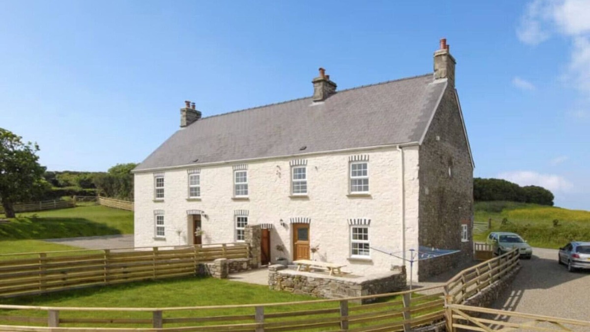 Haverfordwest Cottage | Shepherd's Hut - Lomu